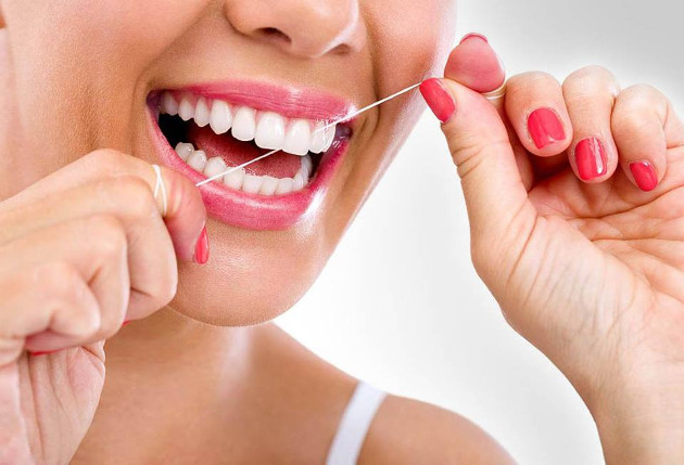 Dantų priežiūros priemonės – kaip nepasiklysti jų gausybėje?