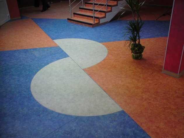 Heterogeninė PVC grindų danga - tai moderni, atspari, daugiasluoksnė, sintetinė grindų danga