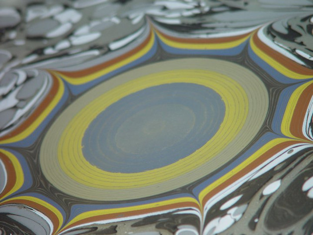 Ebru menas – tapyba ant vandens