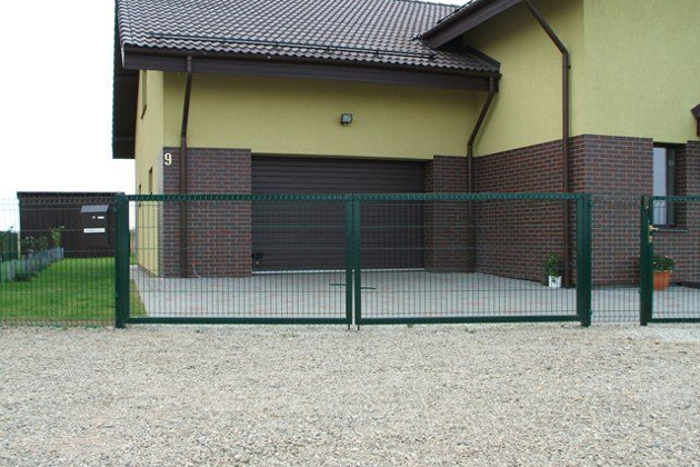 manotvora.lt - segmentinės, tinklinės, metalinės ir medinės tvoros, kiemo vartai ir varteliai, vartų automatika bei jų montavimo darbai