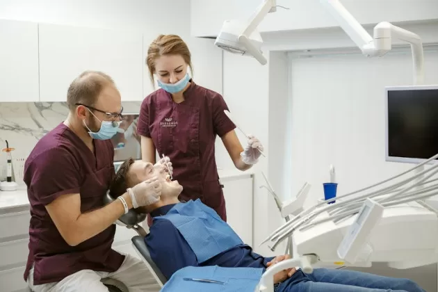 Šypsenos akademija, UAB - visos odontologijos paslaugos: dantų implantacija, ALL-ON-4 metodika, dantų protezavimas, laminatės, dantų balinimas lazeriu