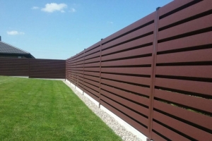 Tvora tvorai nelygu: kaip pasirinkti ilgaamžį ir kiemą puošiantį aptvėrimo sprendimą