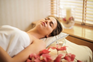 Japoniškas terapinis veido masažas Kobido su kauke – ESFIRI grožio namuose