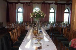 Vestuvių, šeimos švenčių organizavimas, jauki pobūvių salė iki 100 žmonių - DVARO BRAVORO MENĖ