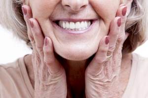 Dantų protezavimas – natūralios šypsenos atkūrimui